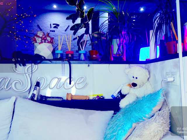 Oddajajo posnetke zaslona _JuliaSpace_