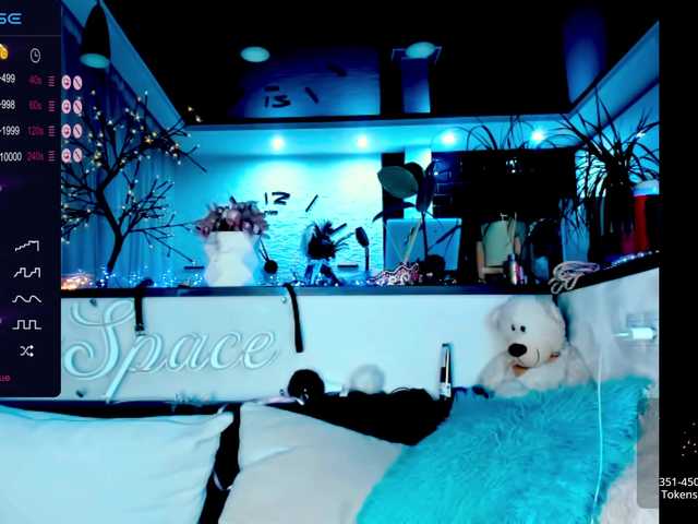 Oddajajo posnetke zaslona _JuliaSpace_