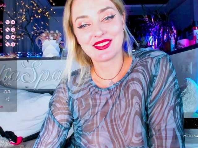 Oddajajo posnetke zaslona _JuliaSpace_