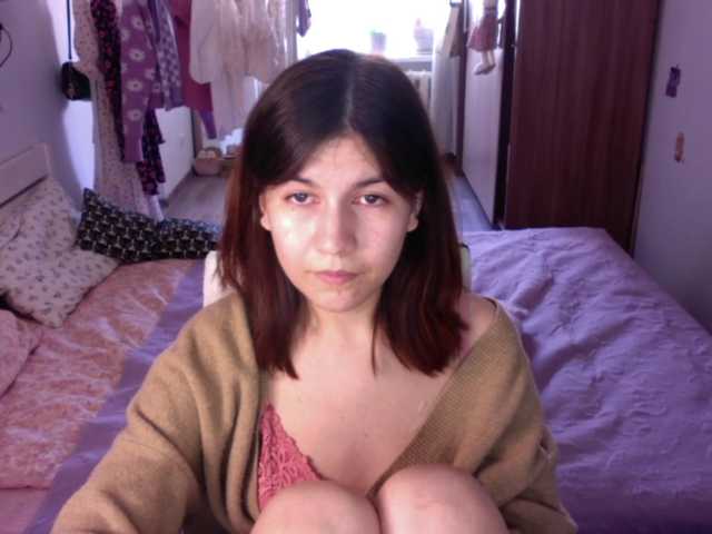 Oddajajo posnetke zaslona acidwaifu