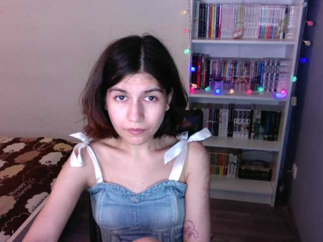 Oddajajo posnetke zaslona acidwaifu