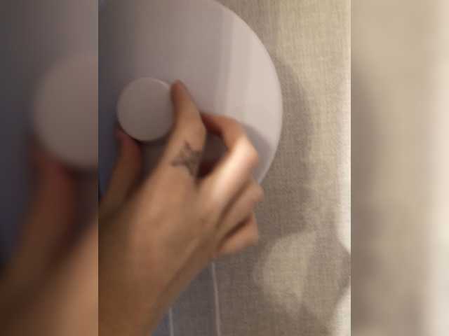 Oddajajo posnetke zaslona Ada-Wong