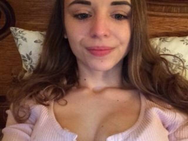 Oddajajo posnetke zaslona Adel-model