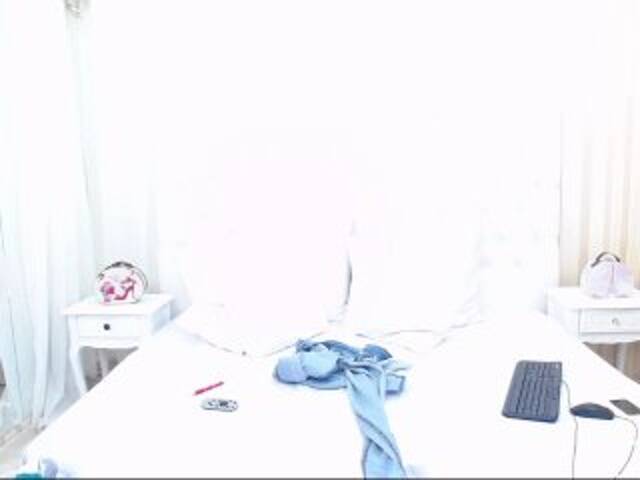 Oddajajo posnetke zaslona AdellaydeTay