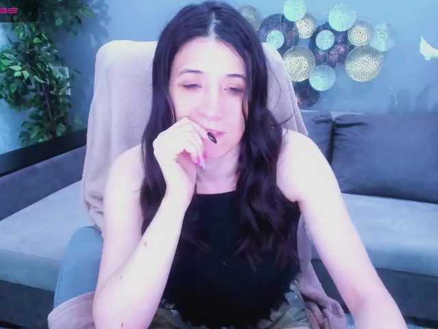 Oddajajo posnetke zaslona AdellinaBlack