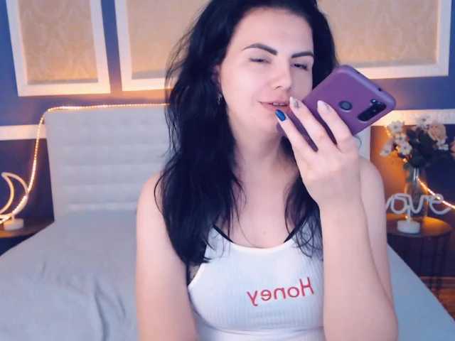 Oddajajo posnetke zaslona AdelMia