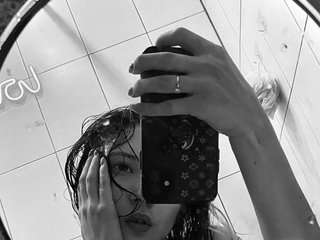 Erotični video klepet Adri-curly