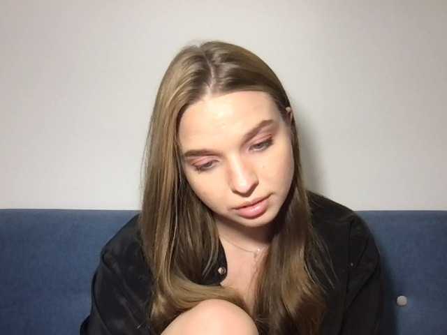 Oddajajo posnetke zaslona AdrianasDoll