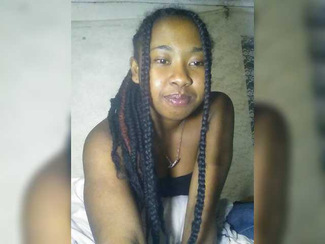 Oddajajo posnetke zaslona Aichaxxl