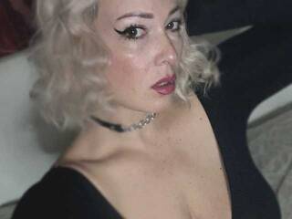 Erotični video klepet Aladeya