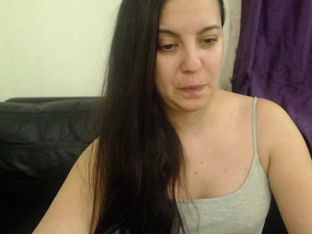 Oddajajo posnetke zaslona AleeCherry