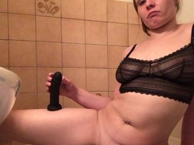 Oddajajo posnetke zaslona AlexiaByNight