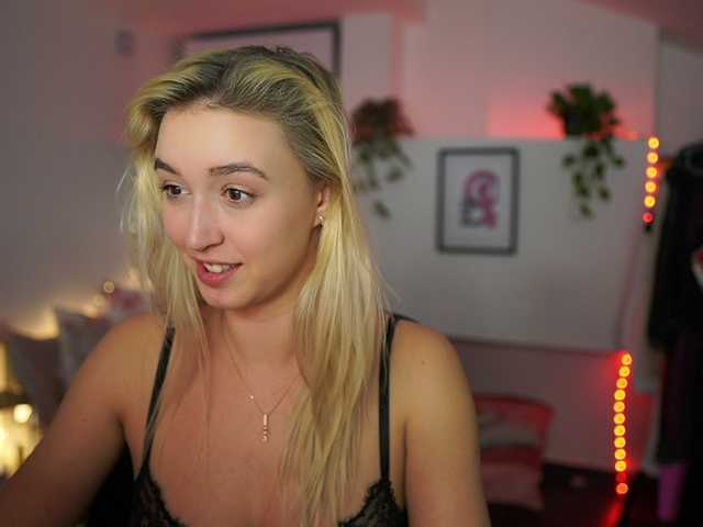 Fotografije AlexisTexas18 Hi! I am Alexis 19 yrs old teen, with perfect ass, nice tits and very hot sexy dance moves! Lets have fun with me! Water on my white T-shirt at goal!