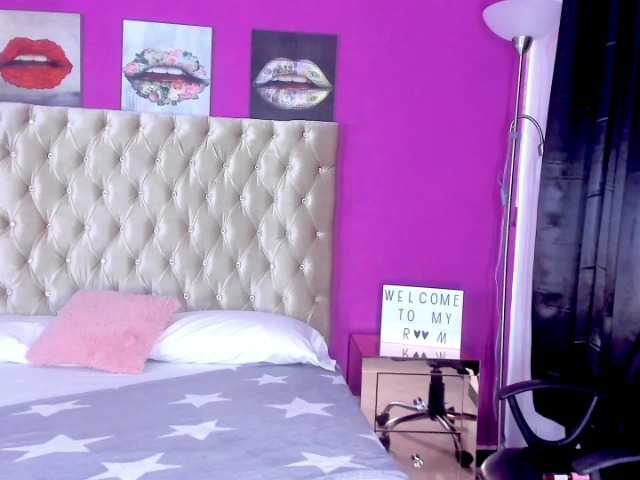 Fotografije AliceeTurner hi guys iam new welcomje to my room