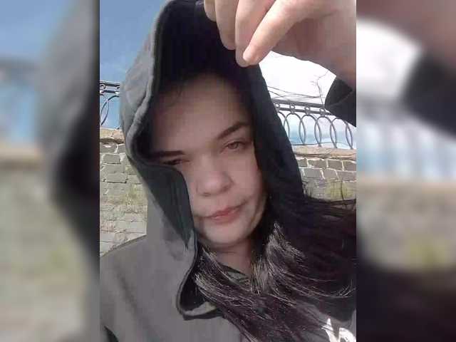 Oddajajo posnetke zaslona AliceFoxy777