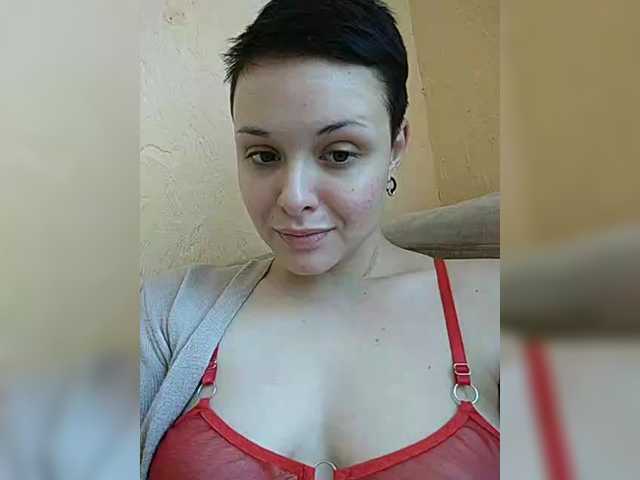 Oddajajo posnetke zaslona Katy_Manson