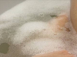 Oddajajo posnetke zaslona Alyazz