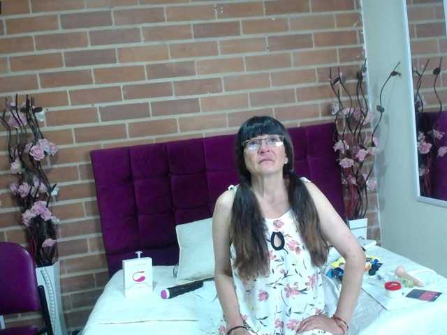 Fotografije amanda-mature I'm #mature a little hot, if you have fantasies about older women you can fulfill them with me #hairy #skinny #fingering