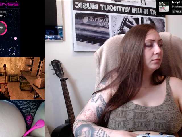 Oddajajo posnetke zaslona AmberJayde