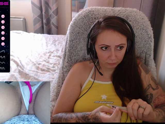 Oddajajo posnetke zaslona AmberJayde