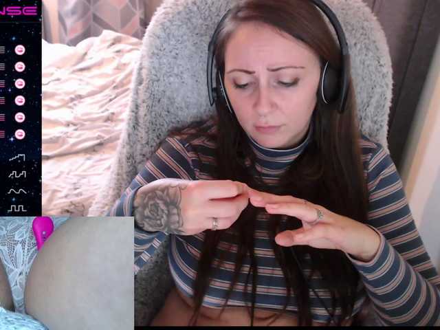 Oddajajo posnetke zaslona AmberJayde