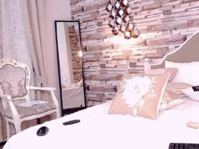 Oddajajo posnetke zaslona AmeliaAngel