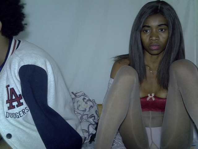 Oddajajo posnetke zaslona AmelieAndJames0919
