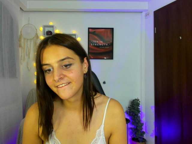 Fotografije Amy-Kush Hi !Im a #new and #naughty #teen here. . Join me for some fun