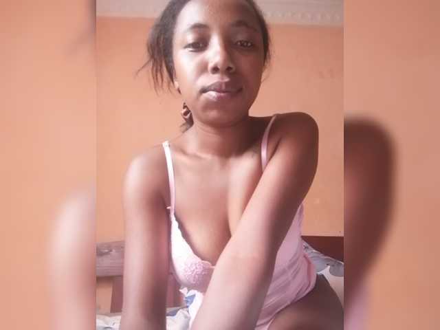 Oddajajo posnetke zaslona Andhy-1