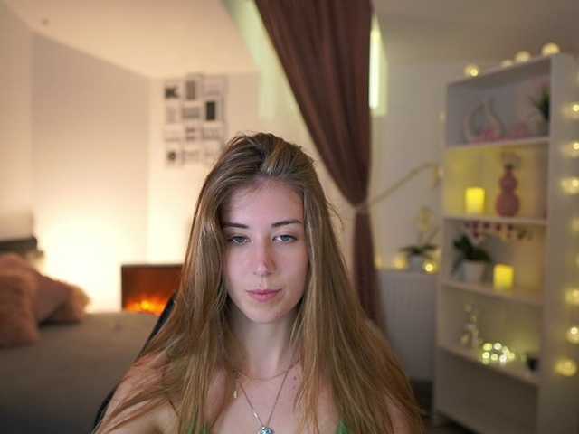 Oddajajo posnetke zaslona AngelaWhite18