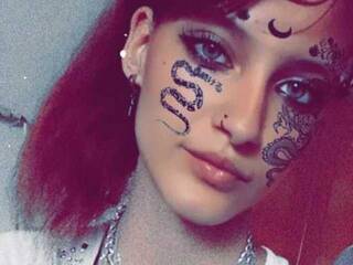 Erotični video klepet AngelDeatha