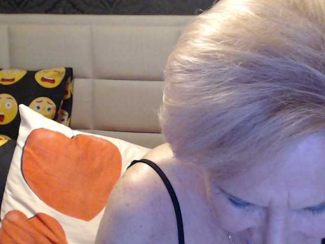 Fotografije ANGELGRANNY welcom guys..pm..50 tk..pussy or ass..100..tits or feet..50..let s have fun