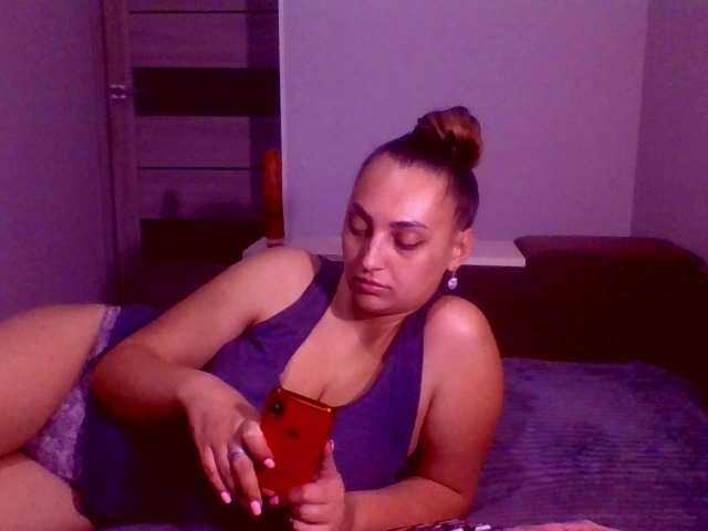 Oddajajo posnetke zaslona AngelikeyFer