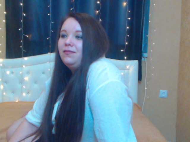 Oddajajo posnetke zaslona Angelina-Li