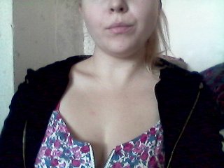 Oddajajo posnetke zaslona AngelinaOGirl