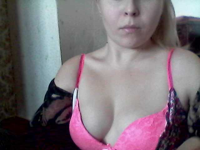 Oddajajo posnetke zaslona AngelinaOGirl