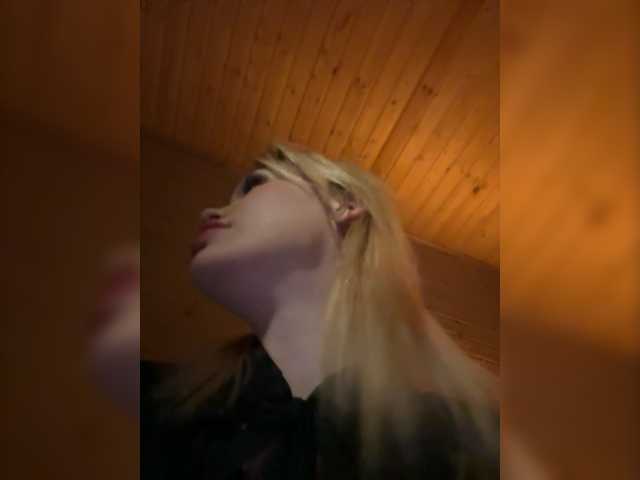 Oddajajo posnetke zaslona Angelll3