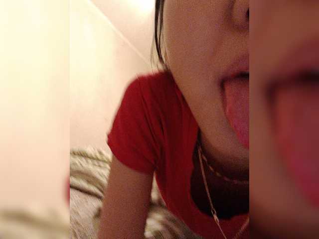 Oddajajo posnetke zaslona Your_Love