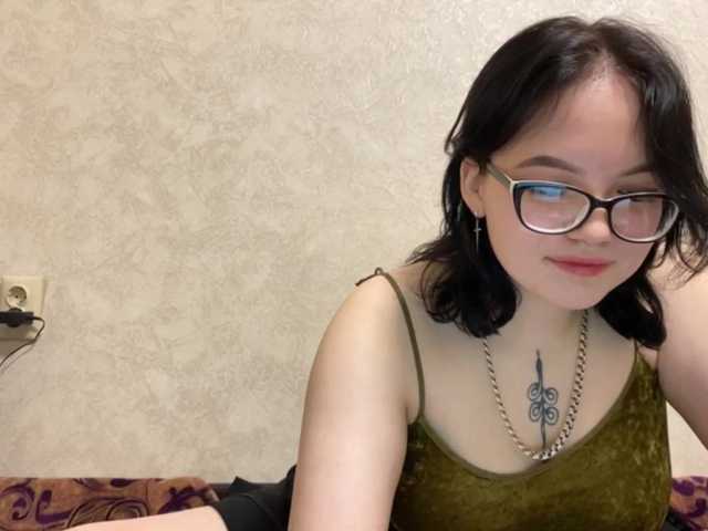 Oddajajo posnetke zaslona Anime-girl