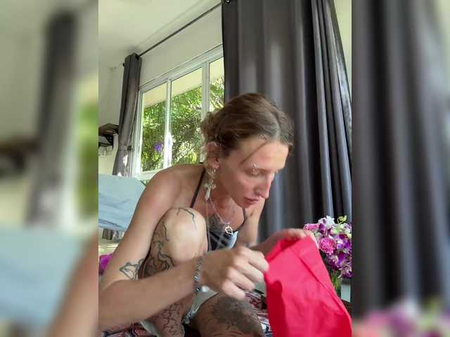 Oddajajo posnetke zaslona Anna-Maria