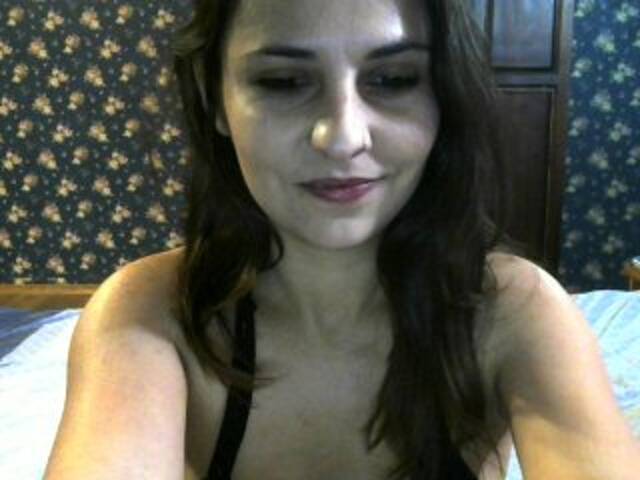 Oddajajo posnetke zaslona Annie-Simon