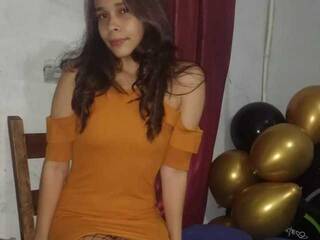 Erotični video klepet AnnieBarely