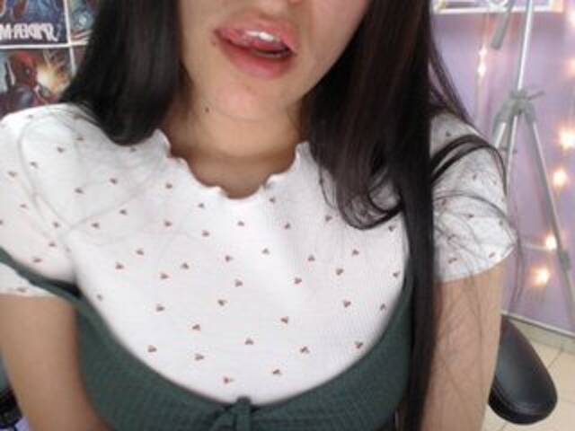 Oddajajo posnetke zaslona Anniesclub