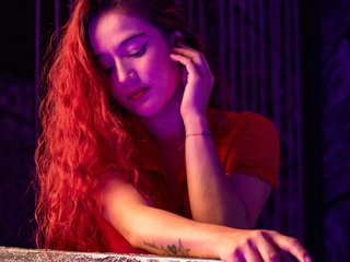 Erotični video klepet AriBaker