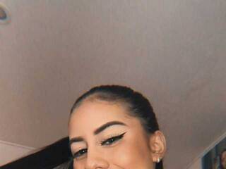 Erotični video klepet AriWeet