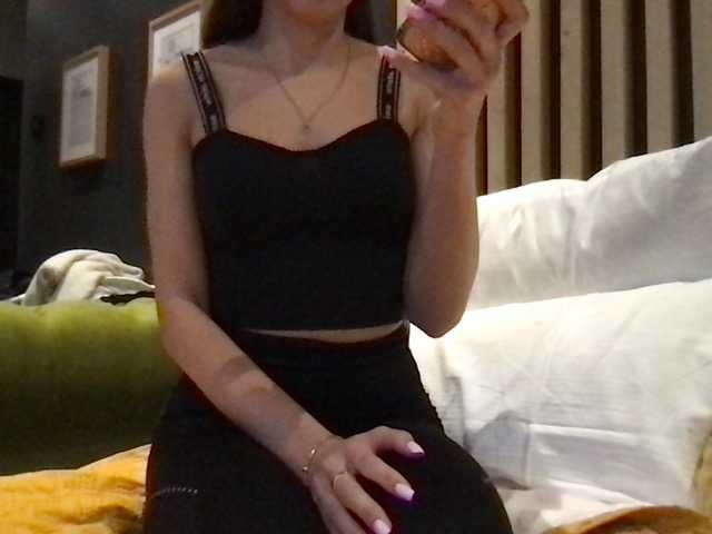 Oddajajo posnetke zaslona NICOLL_KISS_ME