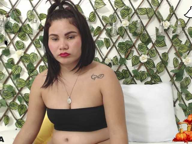 Oddajajo posnetke zaslona ashley-queen