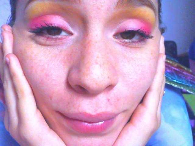 Oddajajo posnetke zaslona AshleyCyrus