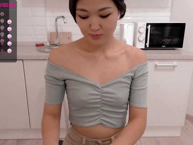 Oddajajo posnetke zaslona AsianMilly