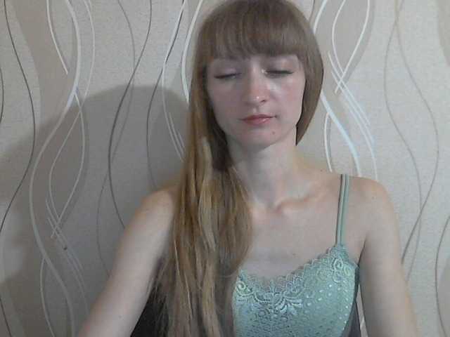 Oddajajo posnetke zaslona AsyaBlond